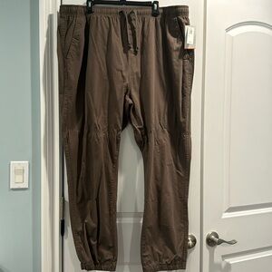 Old Navy Men’s Khakis. Built-in Flex. Dark brown. Draw-string waist. Sz XXL NWT